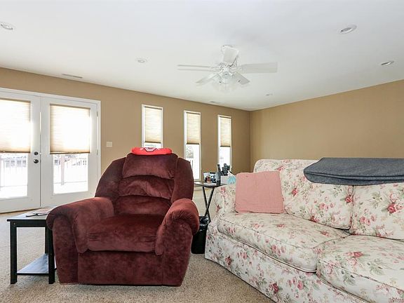 5th image of 3973 Gardner Ln
