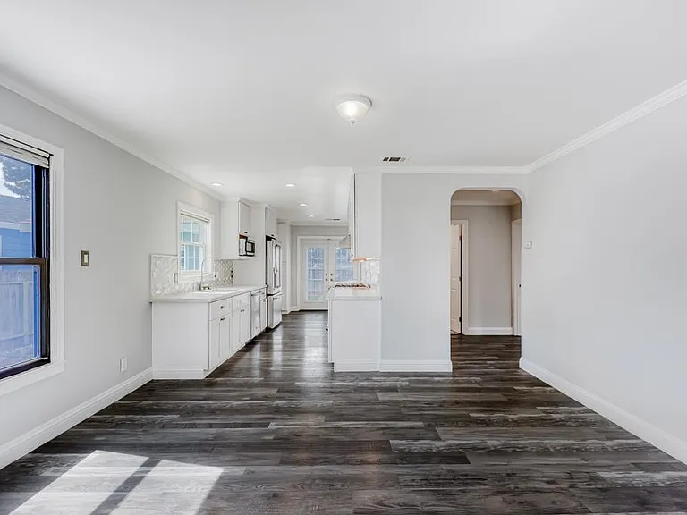 2239 Poplar Ave — Photo 9