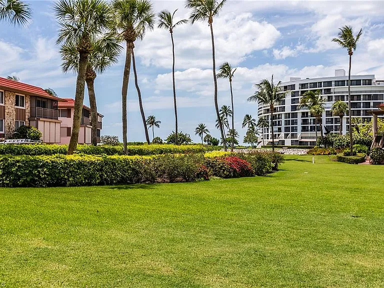 2203 Gulf Shore Blvd N #E1 — Photo 15