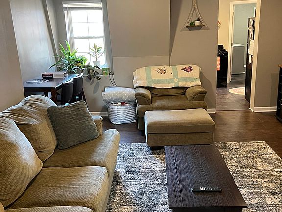 Living room w/furnishings