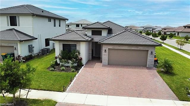 1st image of 5043 Penella Ave