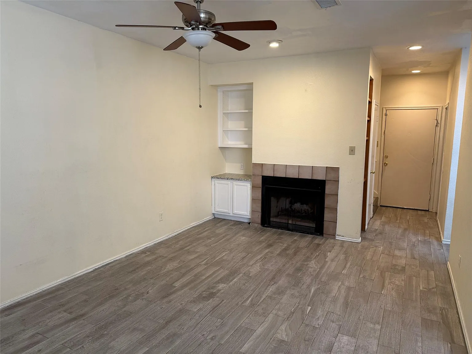 2 bed, 2.5 bath, 1280 sqft, $1,600 — Photo 4