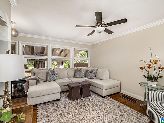 4th image of 313 Cinnamon St