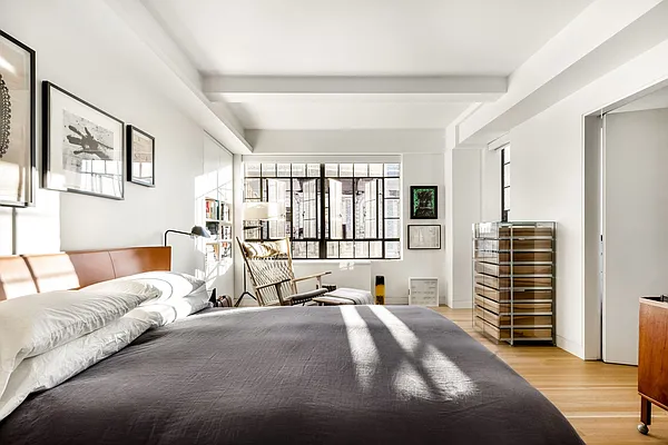 Sold by Compass | media 33