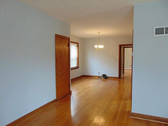 3rd image of 1146 Edward Ter APT A