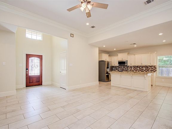 5th image of 10572 Twin Oak Dr