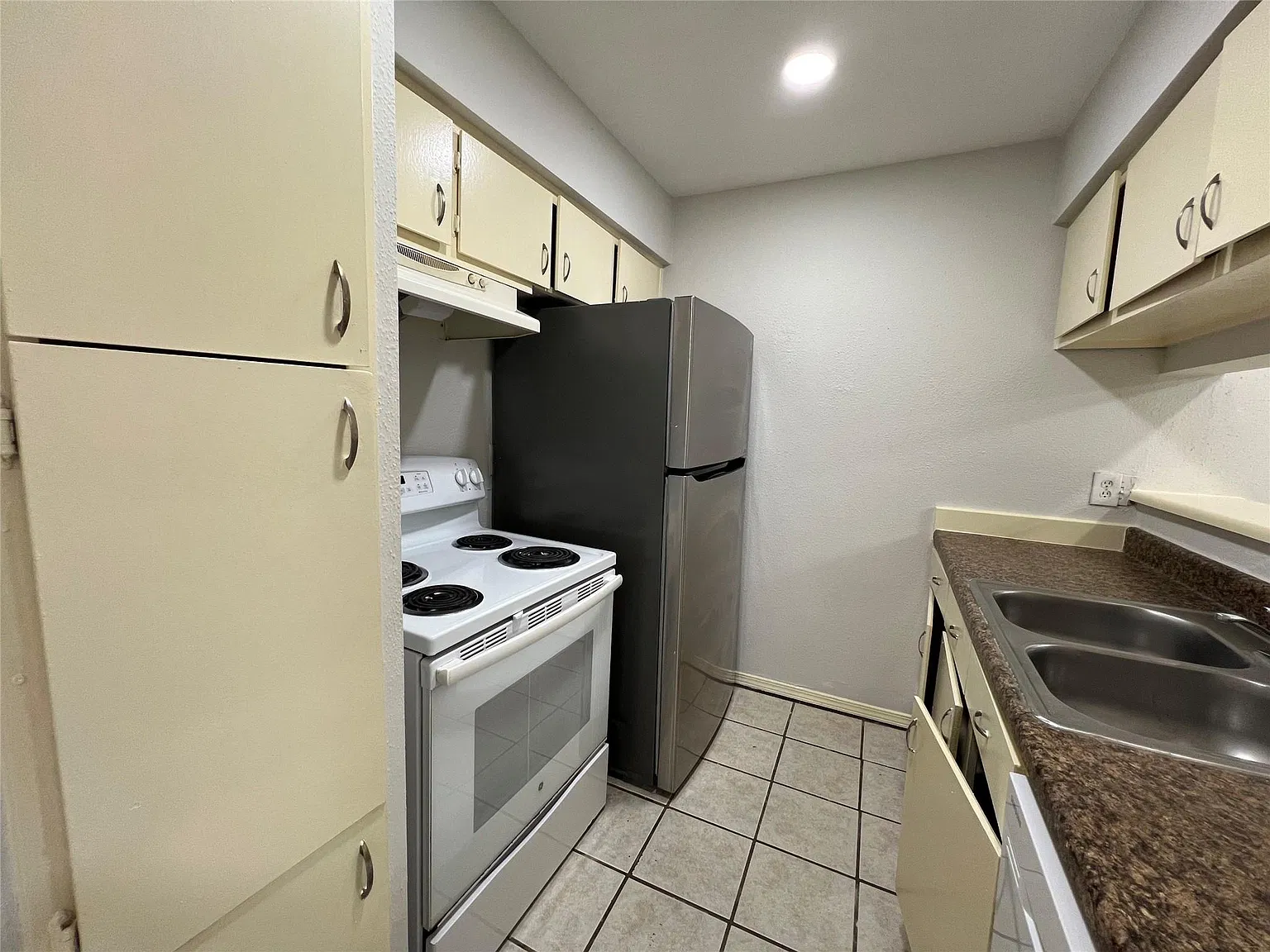 10501 South Dr — Photo 3