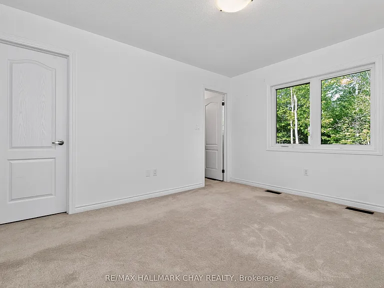 38 Milson Cres — Photo 31