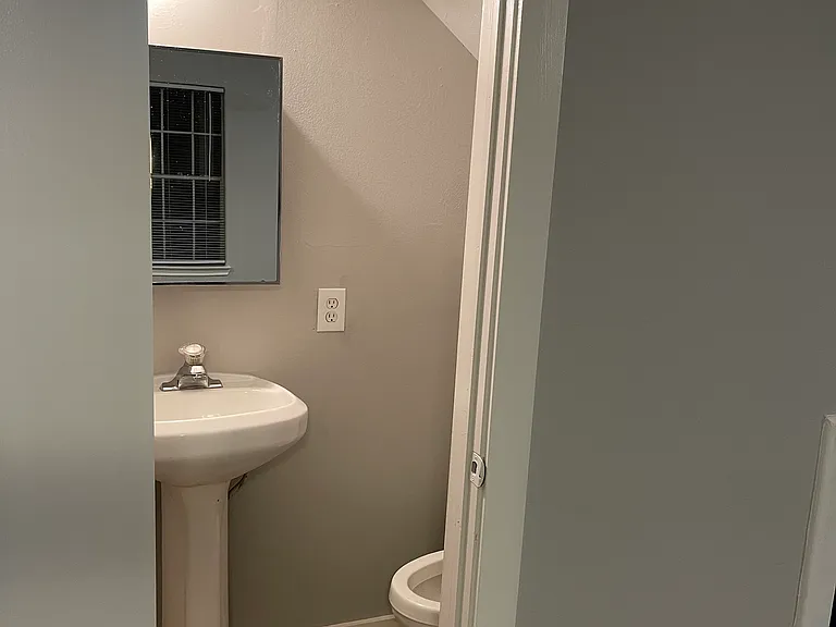 1542 Lombardy St #B — Photo 9