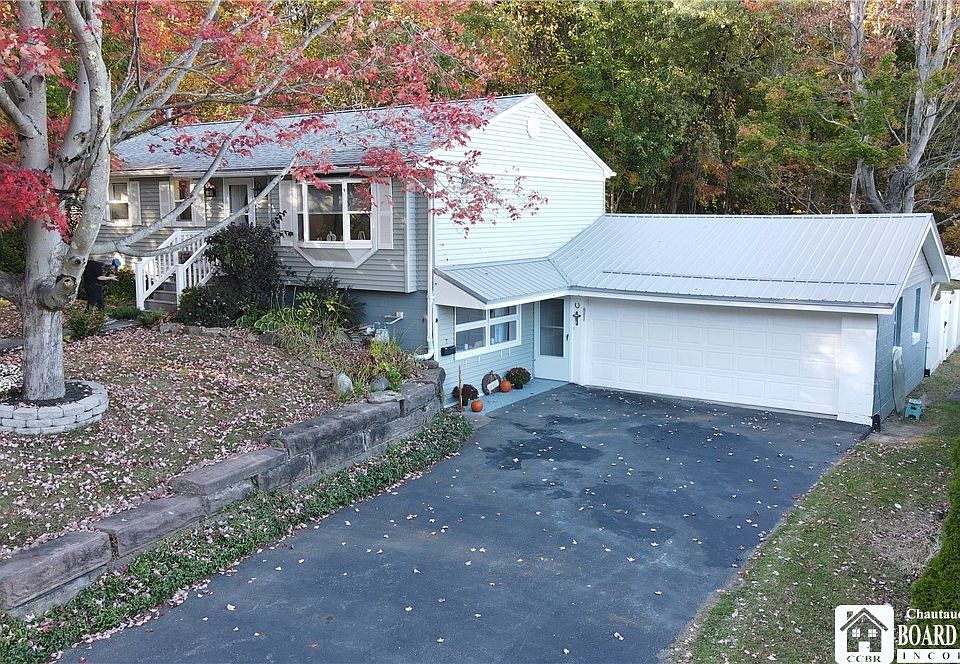 1st image of 7 Karen Dr