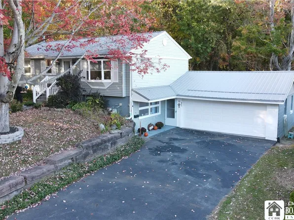 7 Karen Dr, Silver Creek, NY 14136