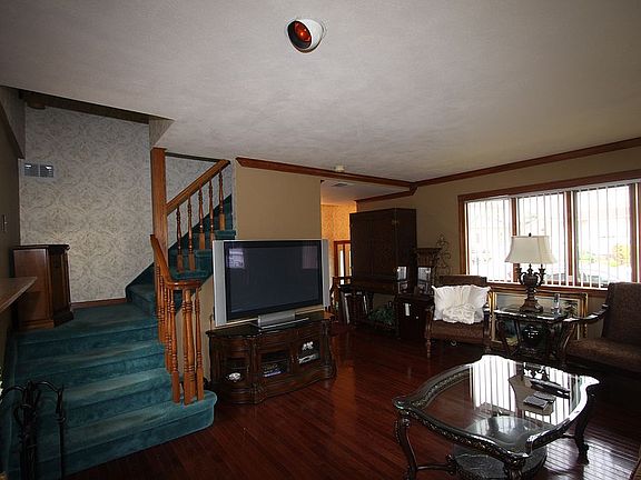 5th image of 52 Laconia Ave