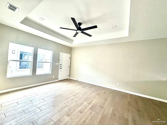 3rd image of 913 W 13th St #2