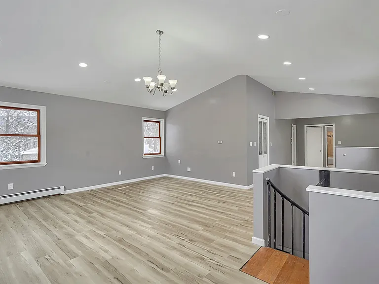 447 Clove Rd — Photo 7