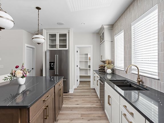 7th image of this home