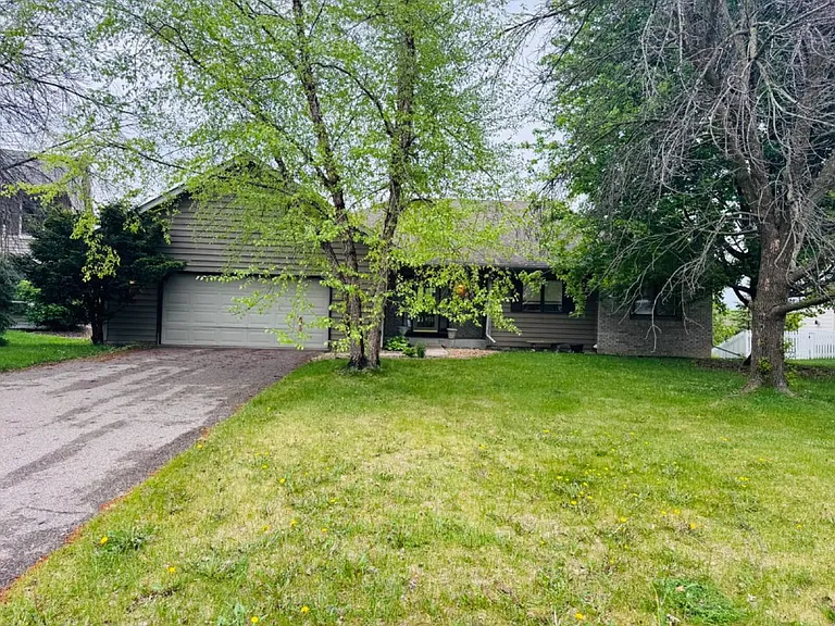 9120 Trotters Ln — Photo 1