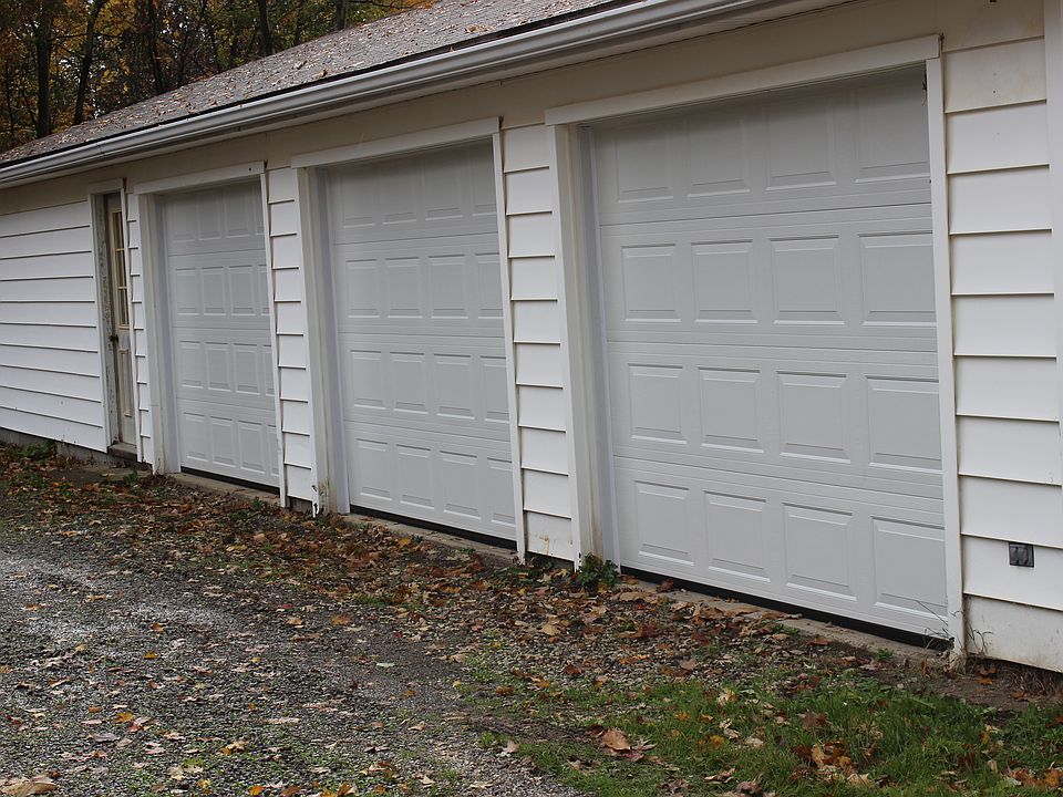 3 car garage and workshop