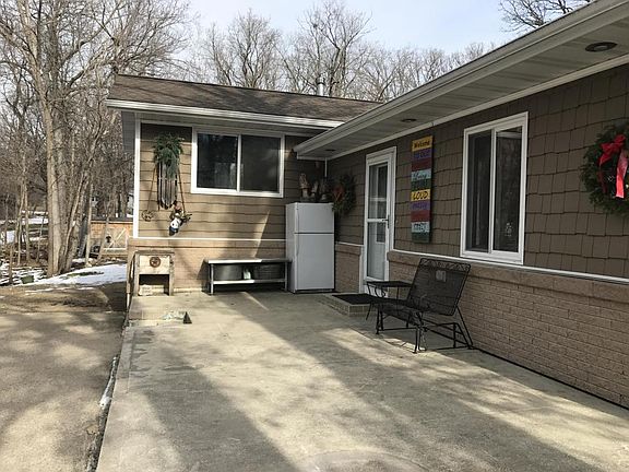 2nd image of 744 N Shore Dr