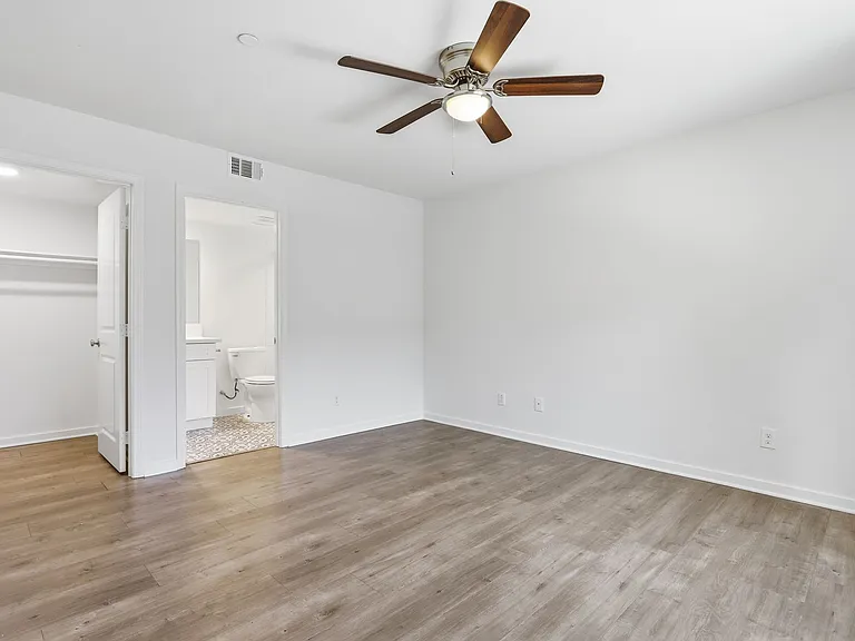 20220 Stagg St — Photo 6
