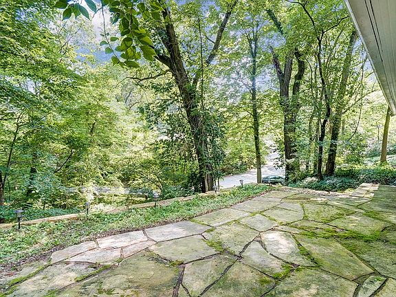5th image of 154 Glenmont Ave