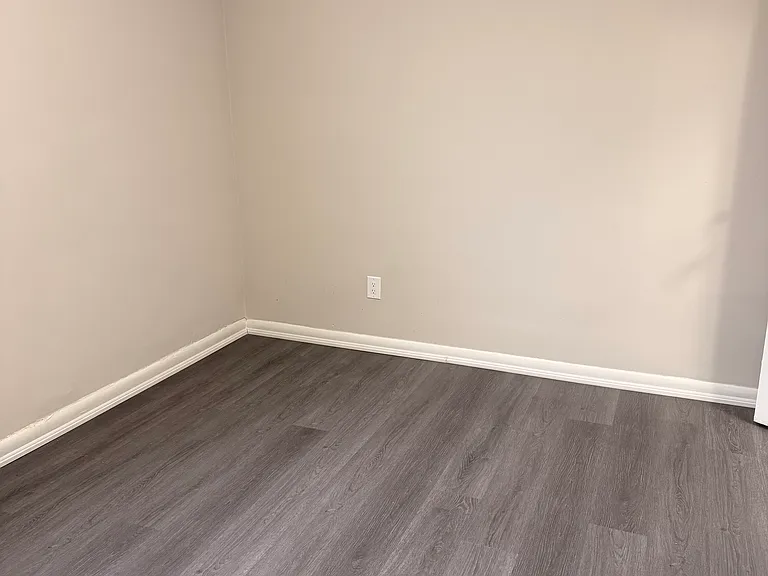 923 Wilson Ave — Photo 12