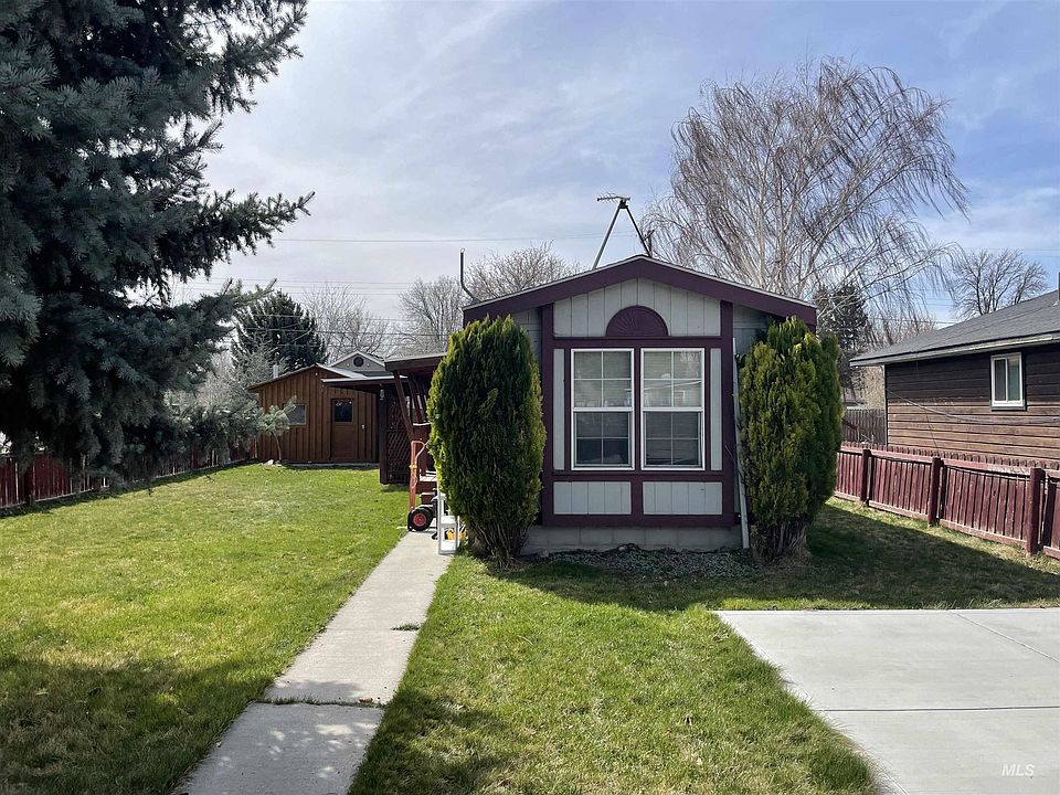 1st image of 481 1st Ave E