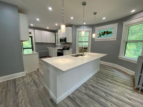 2nd image of 1660 Bruce Ave #2