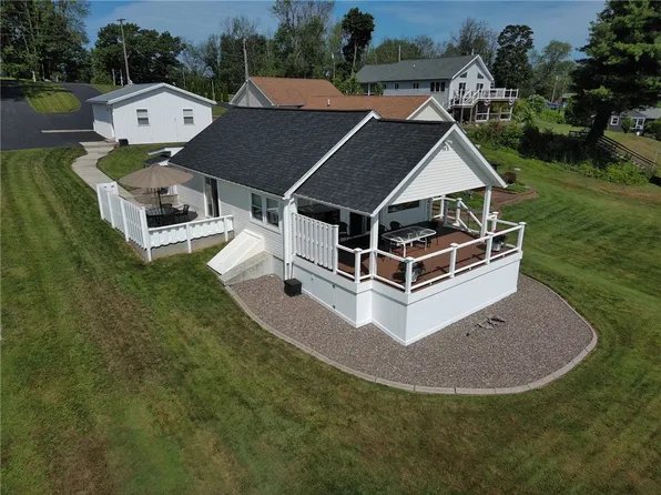 8240 Graves Point Rd, Wolcott, NY 14590