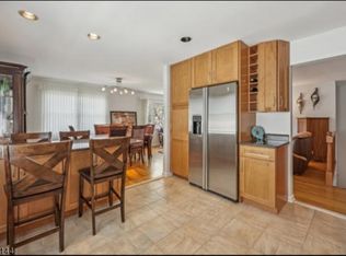 121 Lamberts Mill Rd, Westfield, NJ 07090