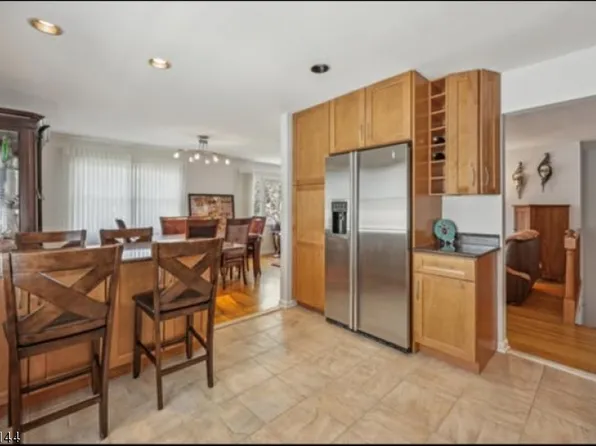 121 Lamberts Mill Rd, Westfield Town, NJ 07090