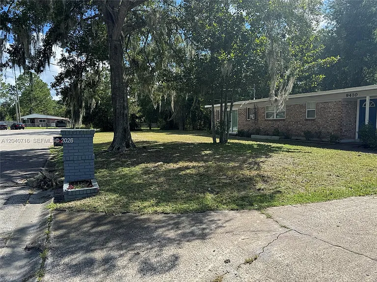 9410 Gilchrist Ct — Photo 2