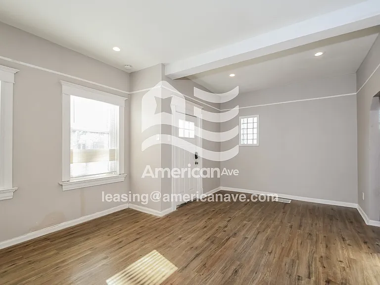 742027_004_wm_-_living_room_13574652.jpg