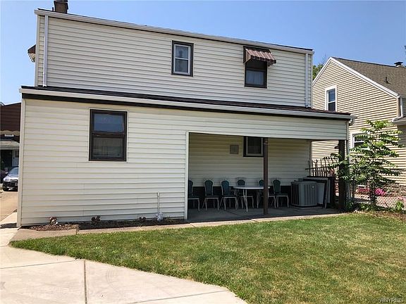 4th image of 225 Bright St