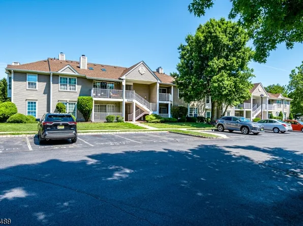 24 Amberly Ct, Franklin Twp., NJ 08823