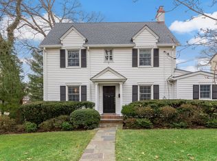 8 Spruce Rd, Larchmont, NY 10538