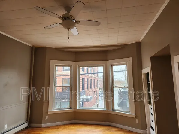 83 1/2 W Pearl St APT 1, Nashua, NH 03060