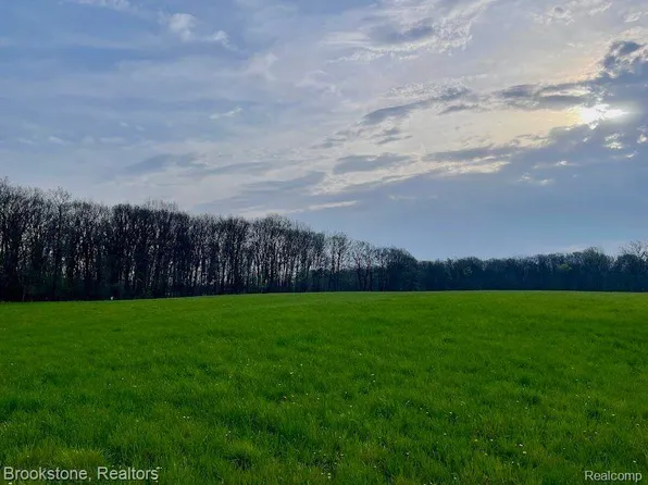 10315 Hogan Rd, Swartz Creek, MI 48473