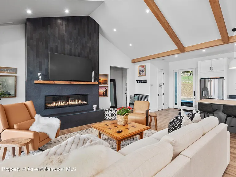 1840 Upper Cattle Creek Rd — Photo 5
