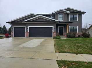 9 Brookstone Cir, Bloomington, IL