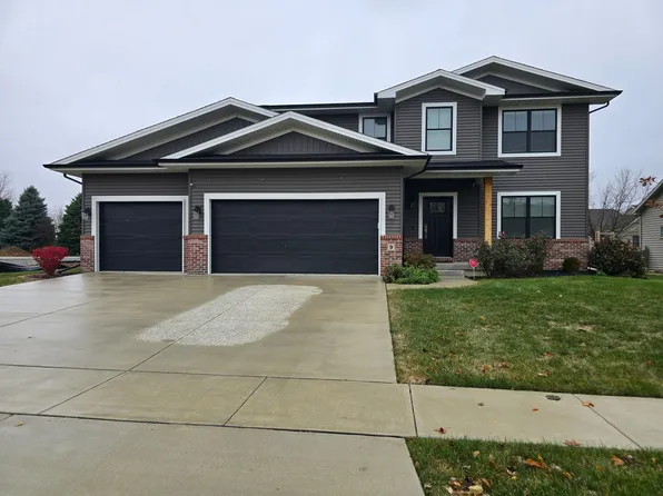 9 Brookstone Cir, Bloomington, IL 61704