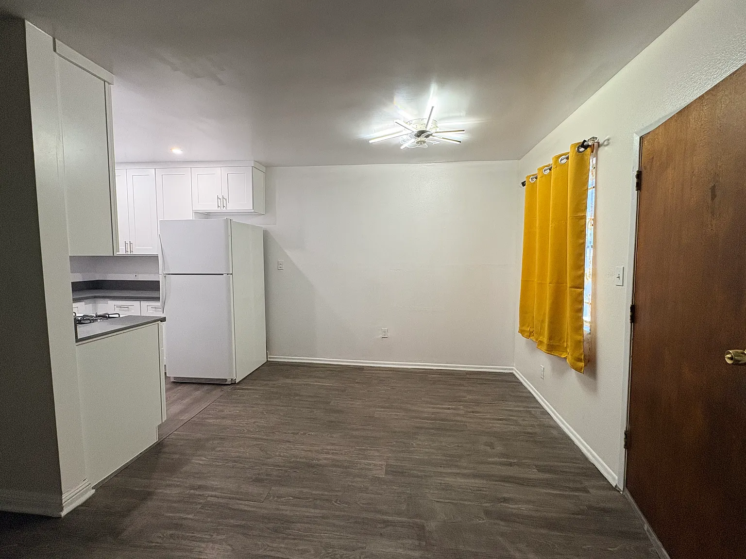 2 bed, 660 sqft, $2,300 — Photo 3