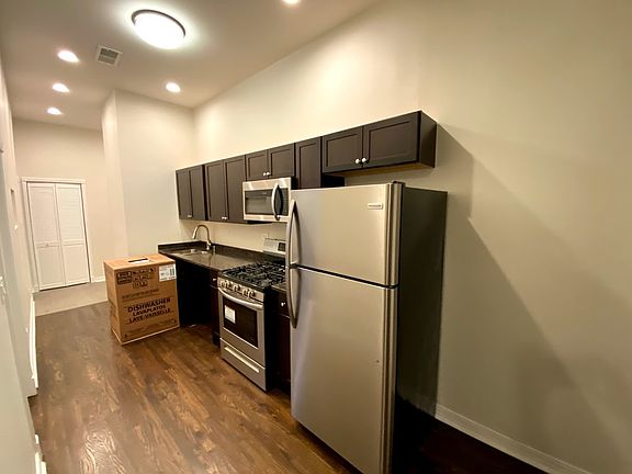 3rd image of 2601 W Augusta Blvd #1