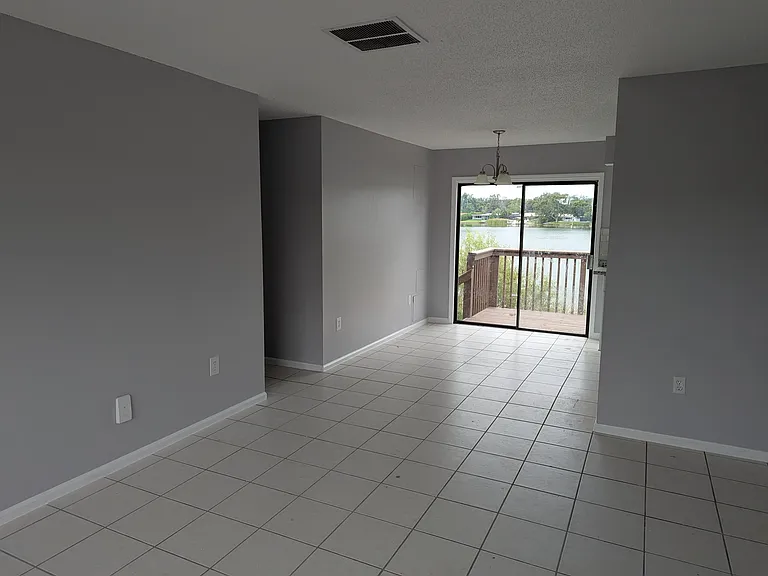 1920 E Edgewood Dr E — Photo 3
