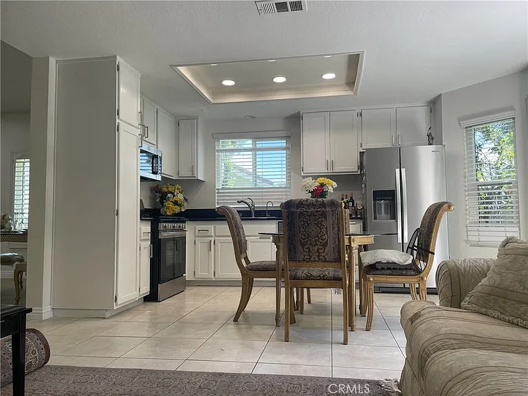 85 Goldenrod — Photo 3