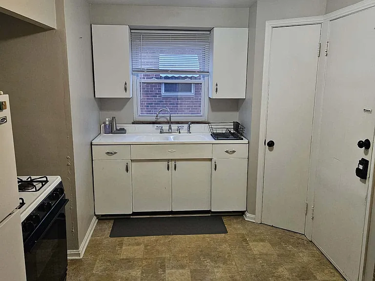 490 E 222nd St #2 — Photo 6