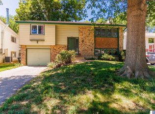 1925 Manor Ct, Lincoln, NE 68506