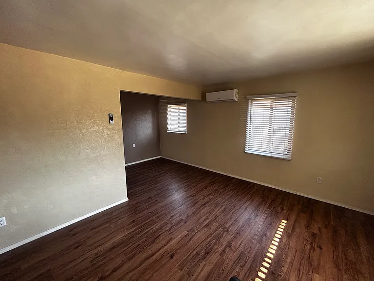 1839 Palomas Dr NE — Photo 7