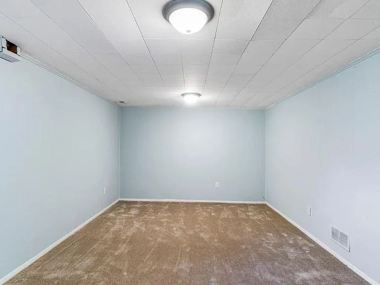 1956 Cambridge Dr — Photo 11