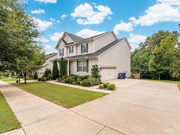 3rd image of 5207 Ingleburn Ln