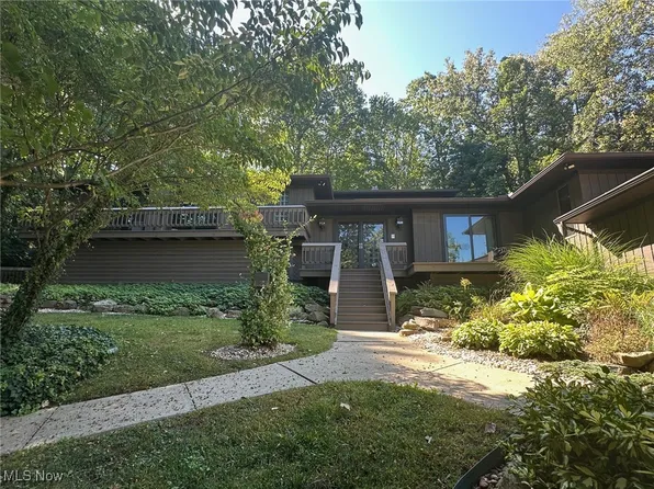 1367 Mockingbird Dr, Kent, OH 44240